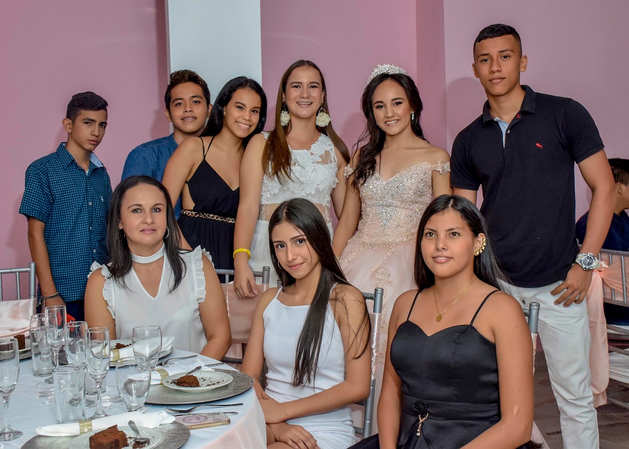 Andrés Torres, Javier Viuchy, Andrea Díaz, Sandra Rivera, Mariana Cabrera García, Mario Arroyo, Claudia Díaz, Alejandra Bolaños y Fernanda Díaz.